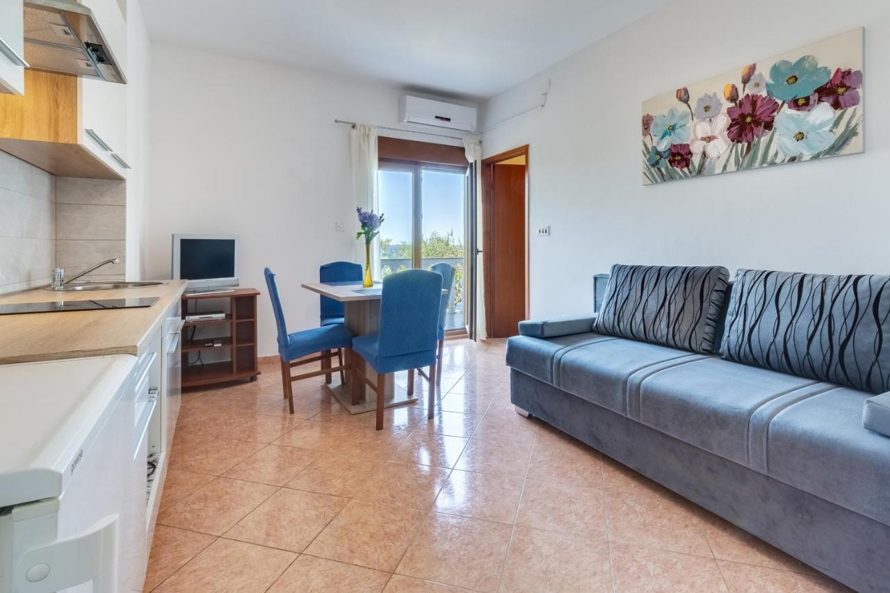 Family Friendly Seaside Apartments Kozino, Zadar - 5756 Petrcane Exterior foto