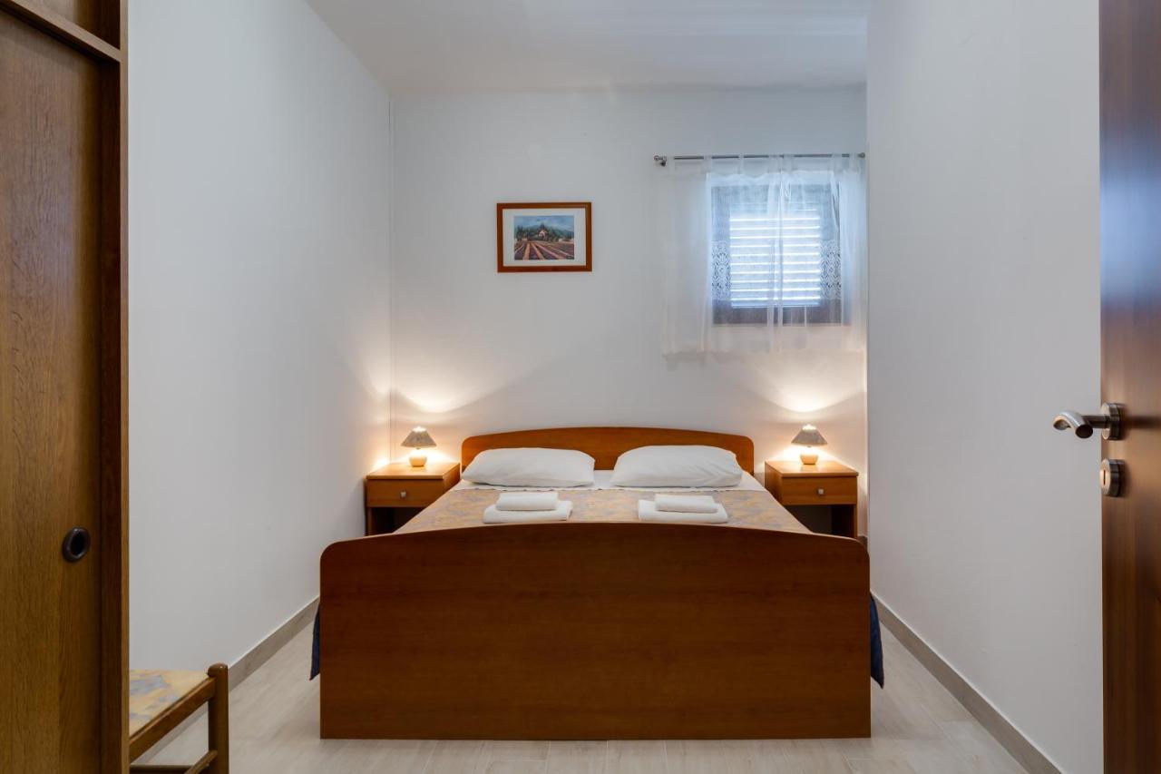 Family Friendly Seaside Apartments Kozino, Zadar - 5756 Petrcane Exterior foto