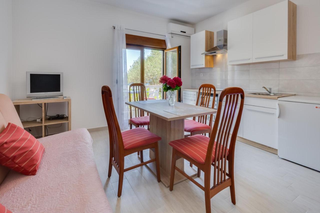 Family Friendly Seaside Apartments Kozino, Zadar - 5756 Petrcane Exterior foto