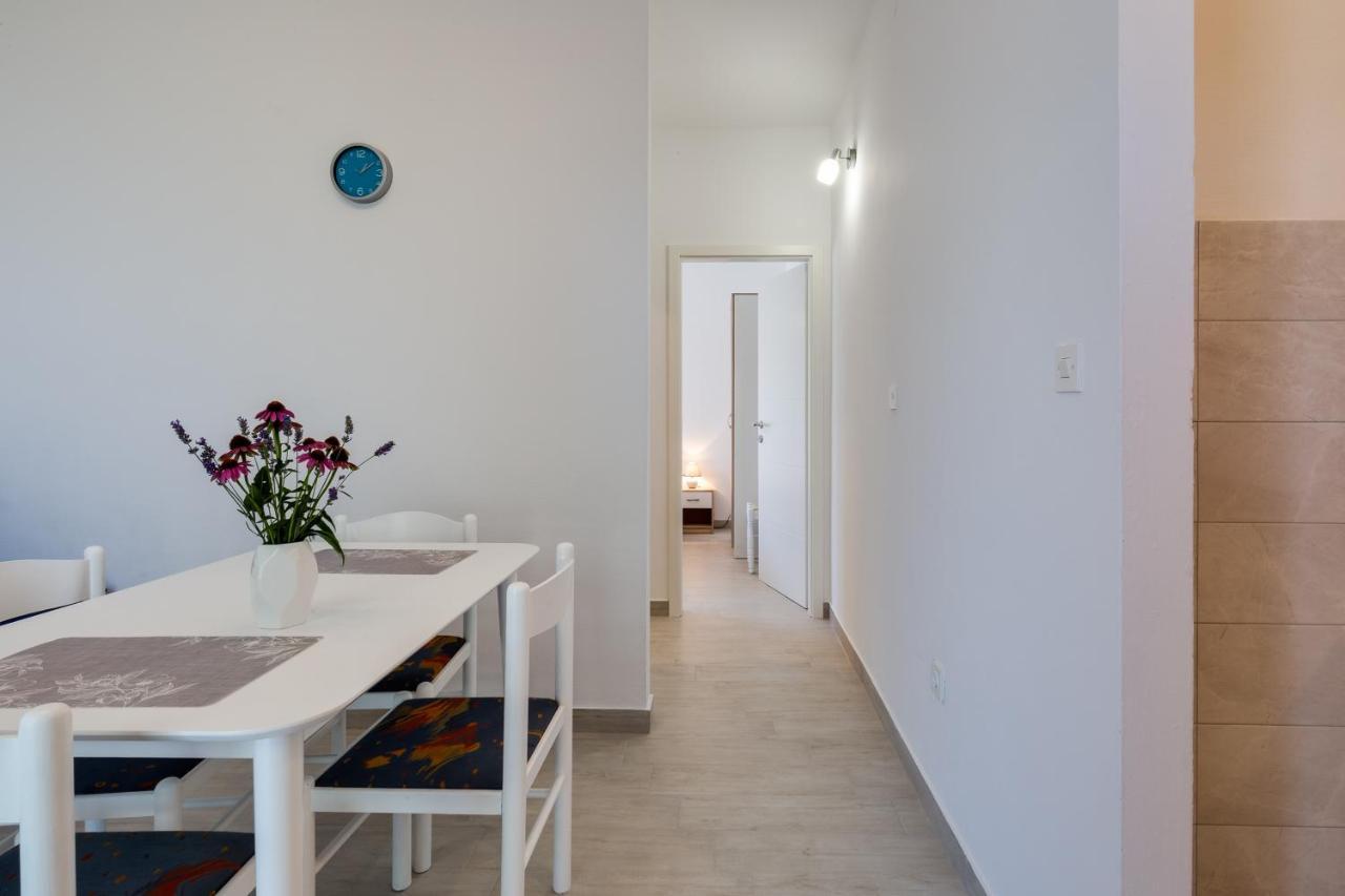 Family Friendly Seaside Apartments Kozino, Zadar - 5756 Petrcane Exterior foto
