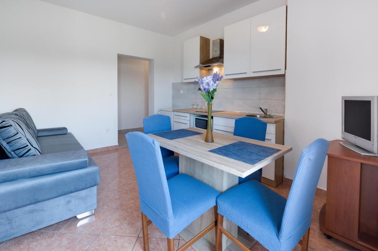 Family Friendly Seaside Apartments Kozino, Zadar - 5756 Petrcane Exterior foto