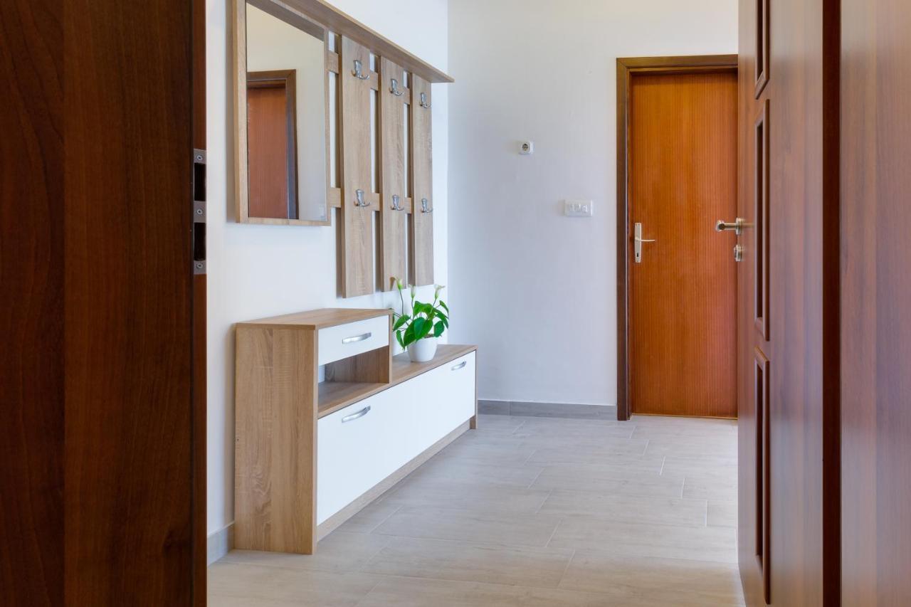 Family Friendly Seaside Apartments Kozino, Zadar - 5756 Petrcane Exterior foto