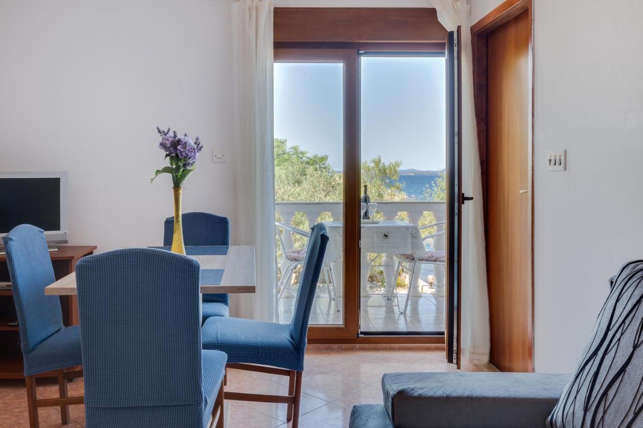 Family Friendly Seaside Apartments Kozino, Zadar - 5756 Petrcane Exterior foto