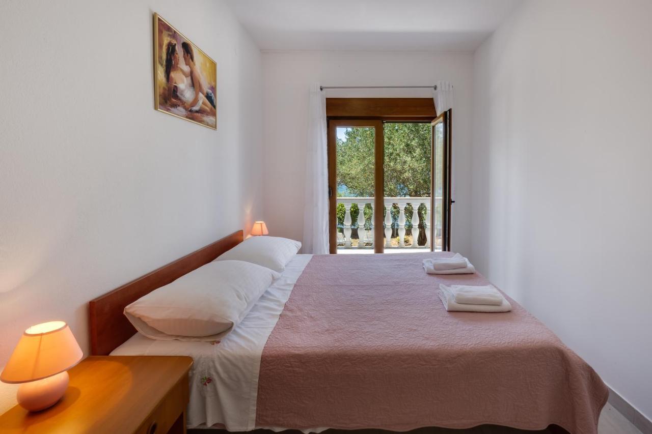 Family Friendly Seaside Apartments Kozino, Zadar - 5756 Petrcane Exterior foto