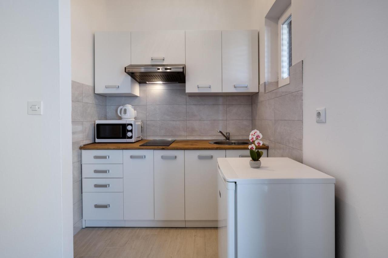 Family Friendly Seaside Apartments Kozino, Zadar - 5756 Petrcane Exterior foto