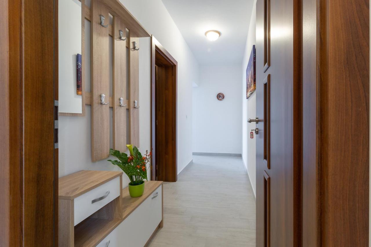 Family Friendly Seaside Apartments Kozino, Zadar - 5756 Petrcane Exterior foto